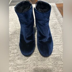 Sam Edelman Chic Velvet Ankle Boots in Deep Blue size 6.5